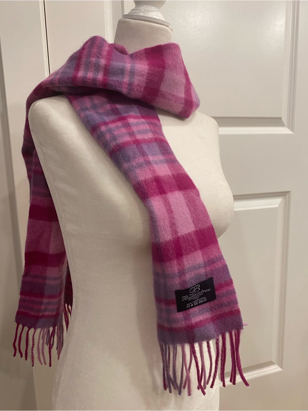 100% Lambswool Ballantrae Edinburgh Plaid Scarf Pink Magenta Purple Fringe